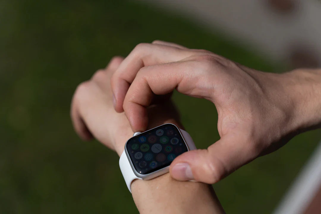 Smart Rings vs. Smartwatches A Comprehensive Comparison